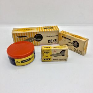 Lote papelería vintage tres cajas de corchetes Torre y una cinta para máquina de escribir Pelikan - PetoRetro