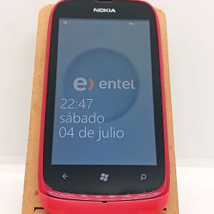 Teléfono Nokia Lumia 610 vista pantalla de bloqueo - PetoRetro